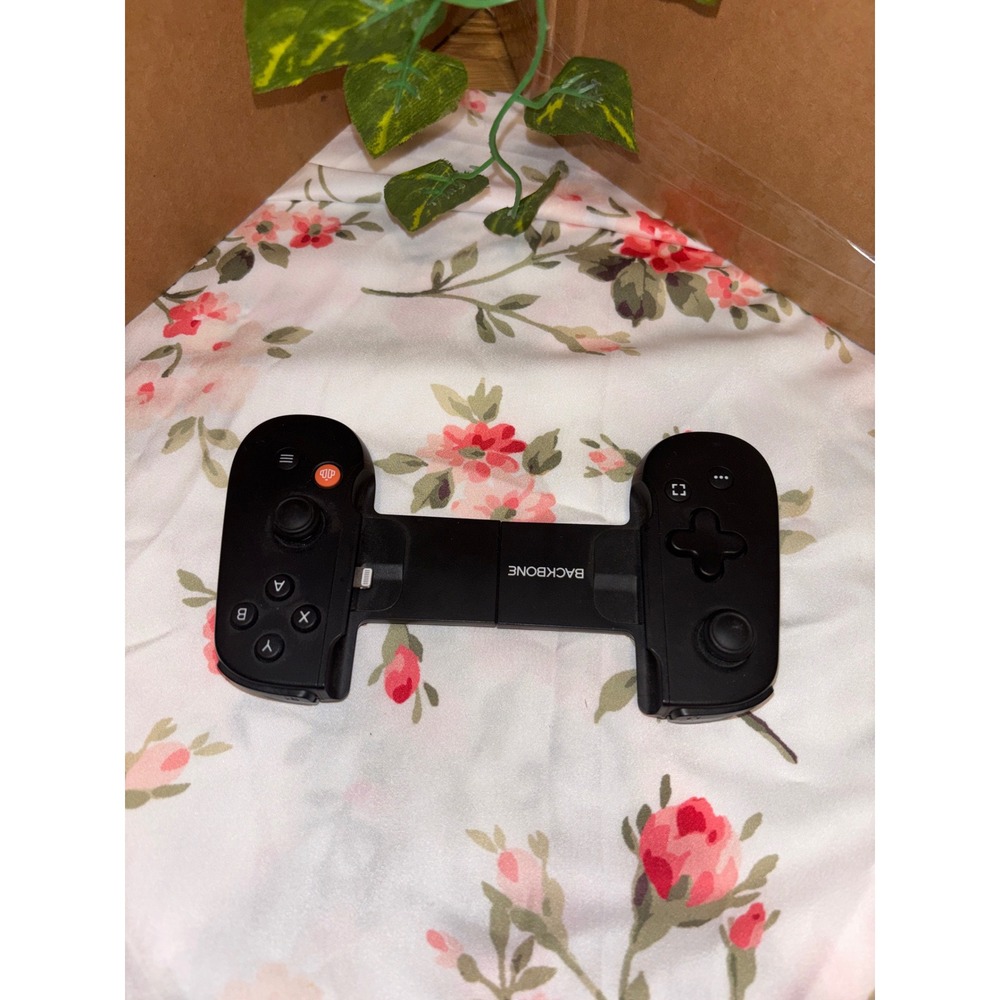 Backbone One Mobile Gaming Controller for iPhone Lightning Black BB-01-B-B